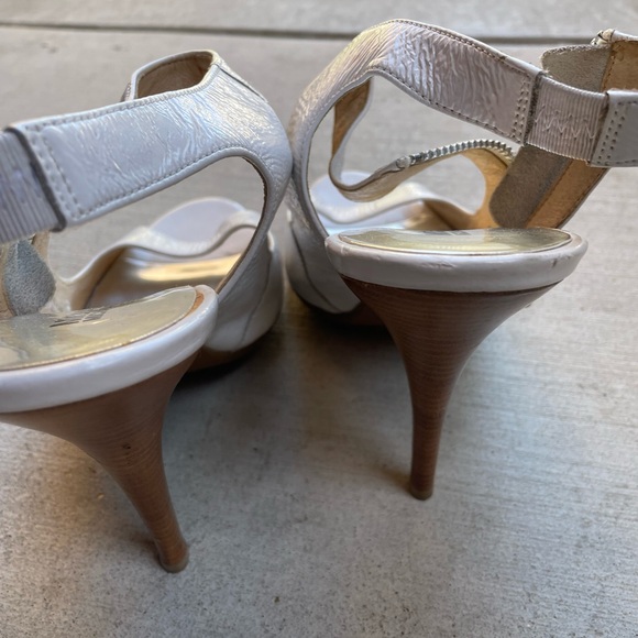 Michael Kors white size 9 ankle heels - Picture 7 of 16